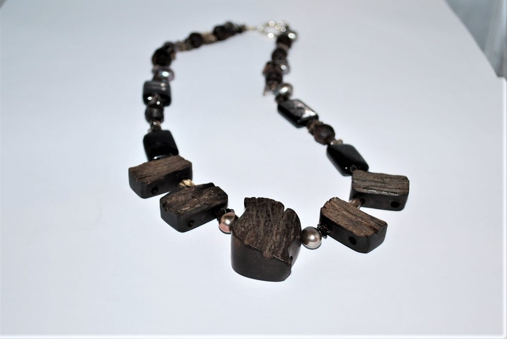Fantasi collier med Ibenholt