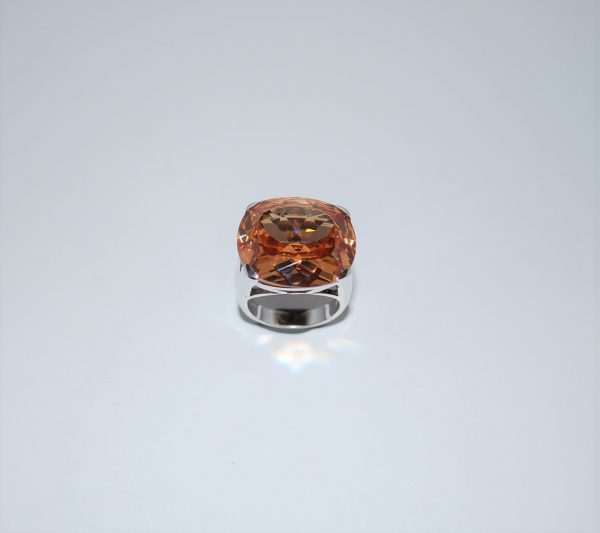 Ring gedigen rhodineret med facetteret karamelfarvet Cubisk zirconia.