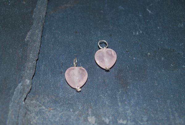 Vedhæng facetteret hjerte med rosa quartz