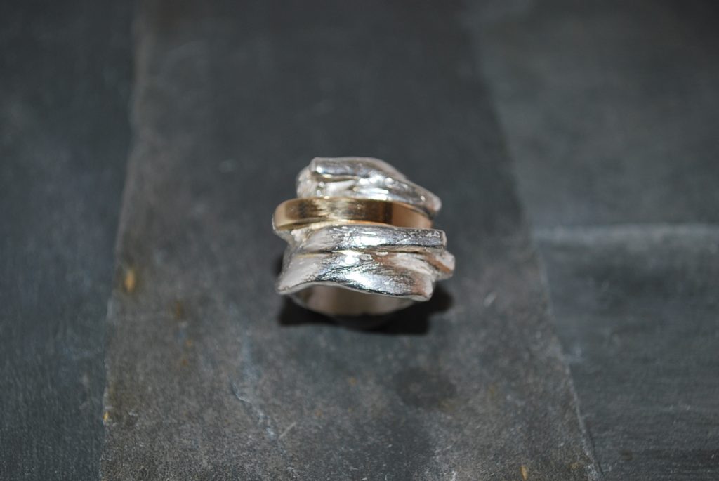 finsølv ring med guld bånd