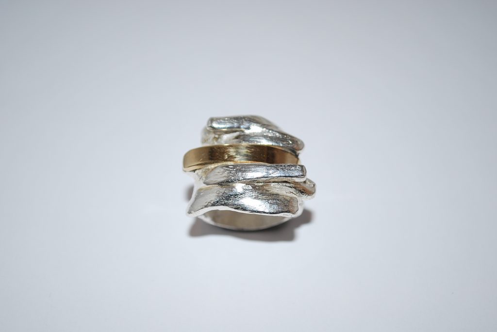 Bred finsølvring