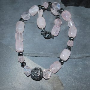 Collier sten og perler m.v
